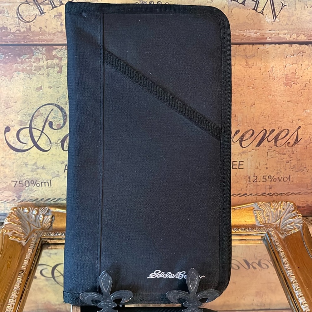 New Eddie Bauer Lightweight Travel Document Wallet Wristlet UNISEX